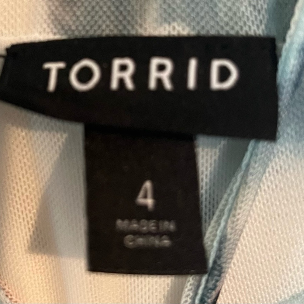 Torrid NWT multi colored floral shirt. 4 - Picture 9 of 10